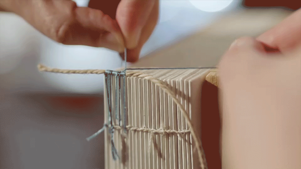 Each book was folded, sewn, and rounded by hand. Even the headbands, whether monochrome or two-colored, were hand-sewn onto the book using silk threads.
