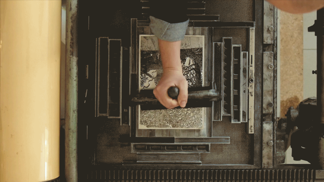 The book block is identical for all editions, except for the type of paper. The textual part was printed by the team at Archivio Tipografico in Turin using a mid-20th century Heidelberg OHZ flatbed cylinder press, FOTO OHZ while the illustrations were printed by us with a FAG CP-510 printing press from the same period.